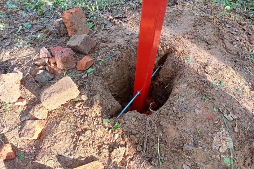 Поисковики Академии установили памятник советским воинам