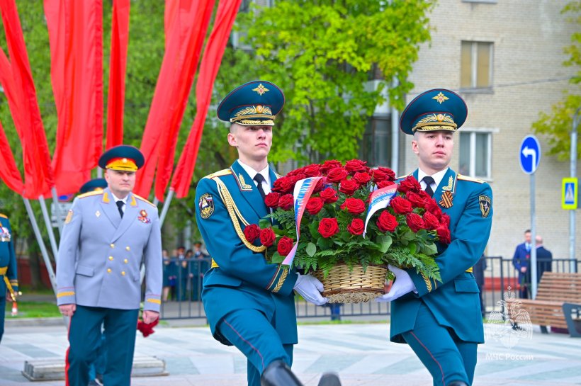 Курсанты вуза приняли участие в церемонии возложения цветов в дань памяти всем воинам Великой Отечественной войны