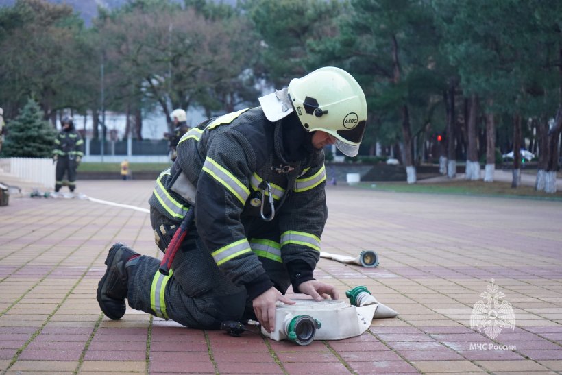 Курсанты Академии приняли участие в пожарно-тактических учениях на объекте с массовым пребыванием людей