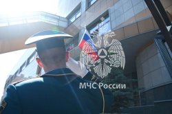 Торжественная церемония поднятия Государственного флага, посвященная Дню России