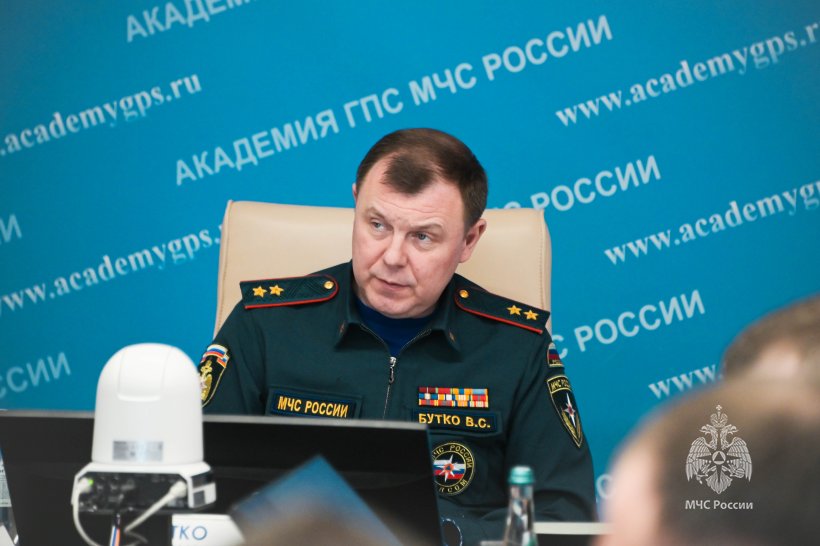 Заместители главы МЧС России провели занятия со слушателями Академии