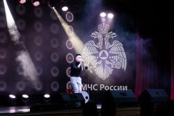 Курсанты Академии поздравили девушек с 8 марта