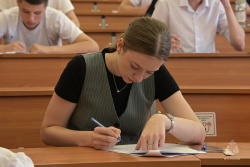 Абитуриенты сдали вступительный экзамен по математике