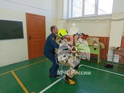 Сотрудники Академии ГПС МЧС России провели занятие с кадетами Веселевской школы