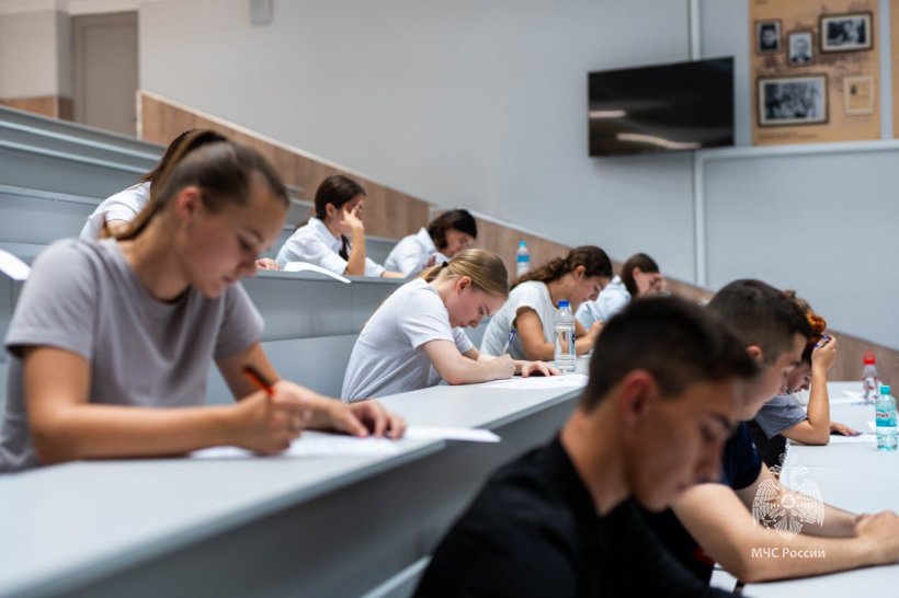 В Академии продолжаются вступительные испытания для абитуриентов, поступающих на базе среднего профессионального образования