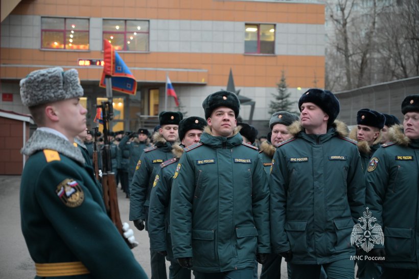 На плацу состоялось ежемесячное построение постоянного и переменного состава Академии