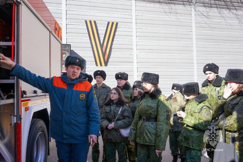Академия ГПС МЧС России открыла свои двери для кадетов Московских школ.
