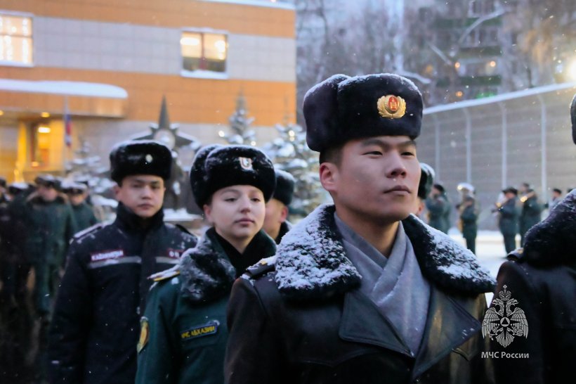 На плацу Академии состоялось построение переменного и постоянного состава