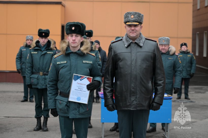 На плацу состоялось ежемесячное построение постоянного и переменного состава Академии