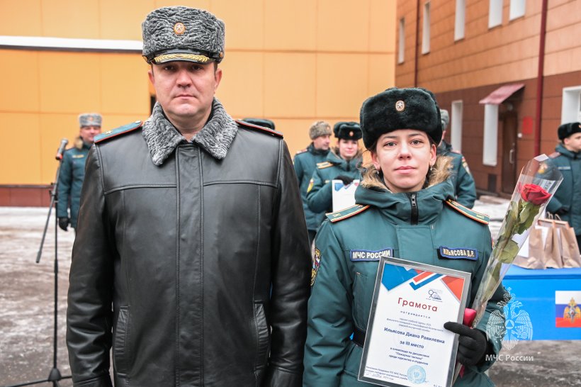 На плацу Академии состоялось построение переменного и постоянного состава