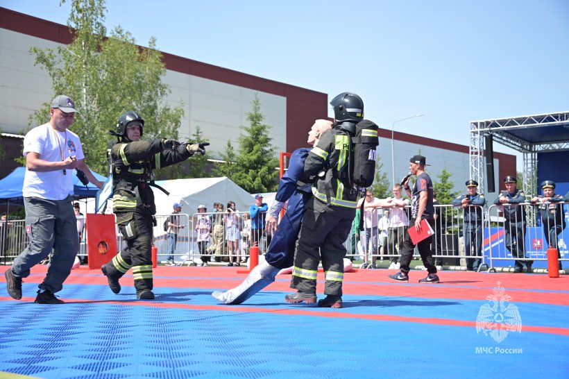 В Апаринках наградили победителей 1-ого международного гран-при профессионального мастерства пожарных и спасателей