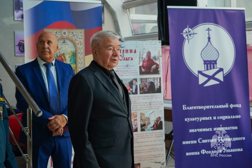 В Академии прошла выставка икон «Небесные покровители Армии и Флота России»