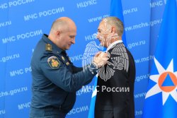 Глава МЧС вручил преподавателям Академии госнаграды 