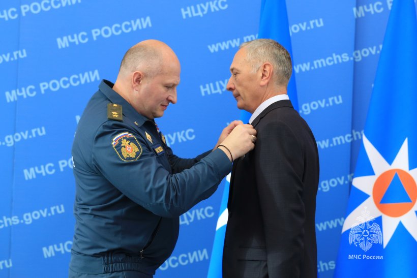 Глава МЧС вручил преподавателям Академии госнаграды 
