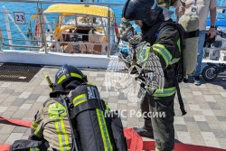 Курсанты Академии приняли участие в пожарно-тактических учениях в Геленджике