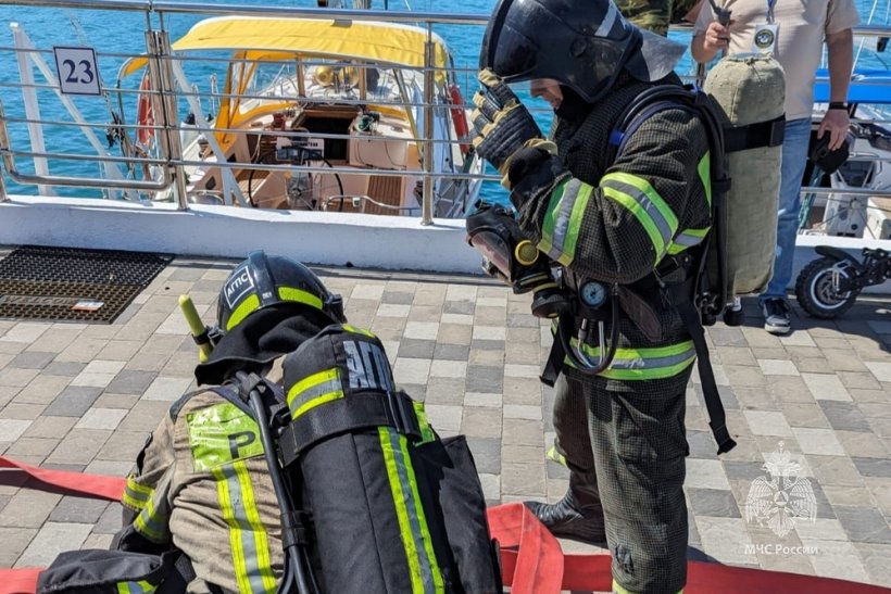 Курсанты Академии приняли участие в пожарно-тактических учениях в Геленджике