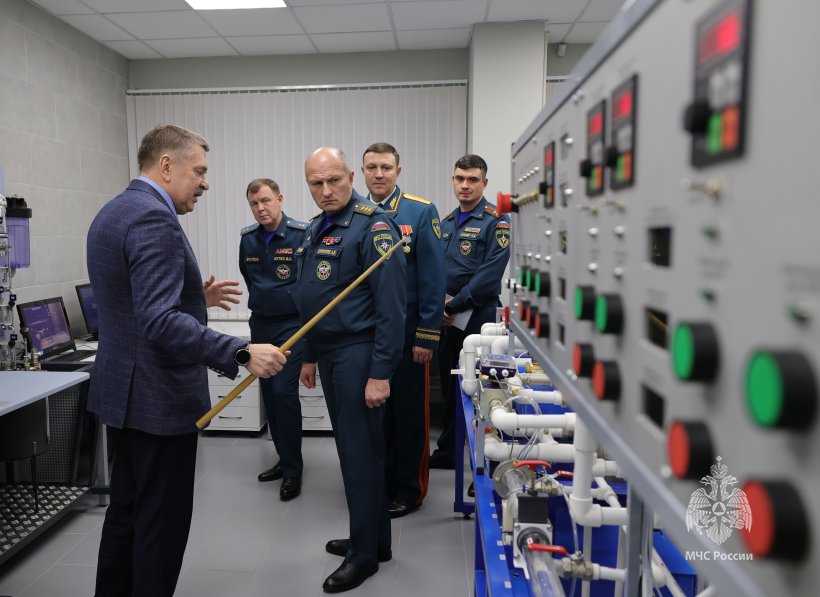 Александр Куренков посетил Академию ГПС МЧС России в Москве