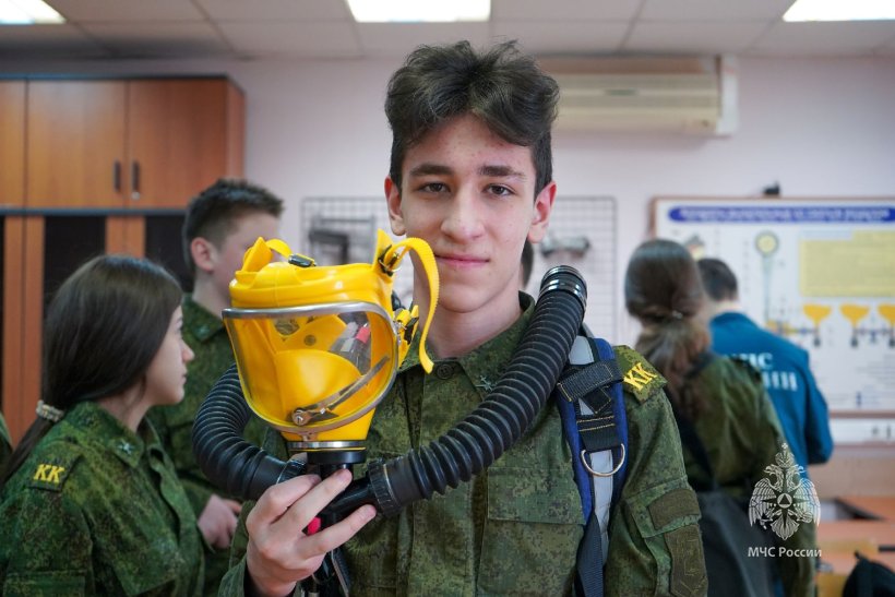 Академия ГПС МЧС России открыла свои двери для кадетов Московских школ.