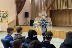 Личный состав Академии продолжает проводить открытые уроки в школах 