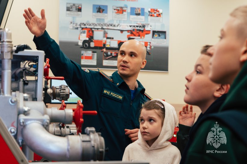 В Академии ГПС МЧС России побывали дети защитников Отечества