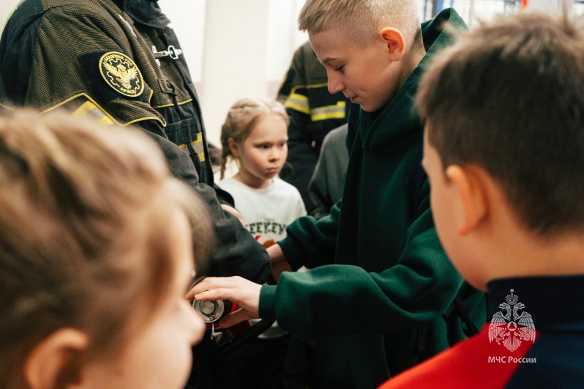 В Академии ГПС МЧС России побывали дети защитников Отечества