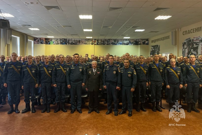 Председатель Совета ветеранов Академии встретился с первокурсниками