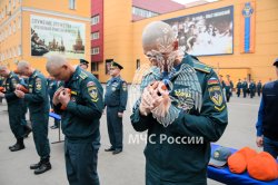 Символ чести и ответственности: курсантам вручили оранжевые береты