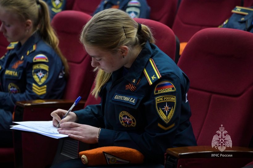 Курсанты Академии приняли участие в международной образовательно-патриотической акции «РусФест»