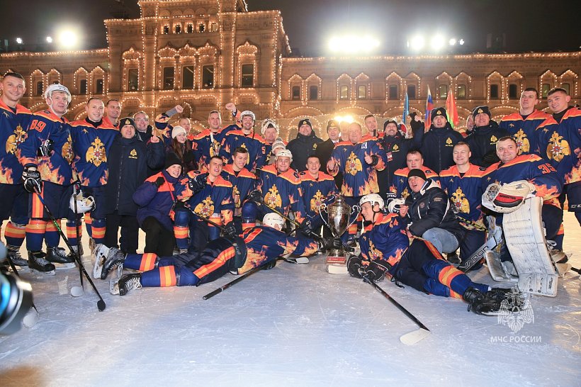 Спасатели МЧС России и МЧС Беларуси встретились на льду