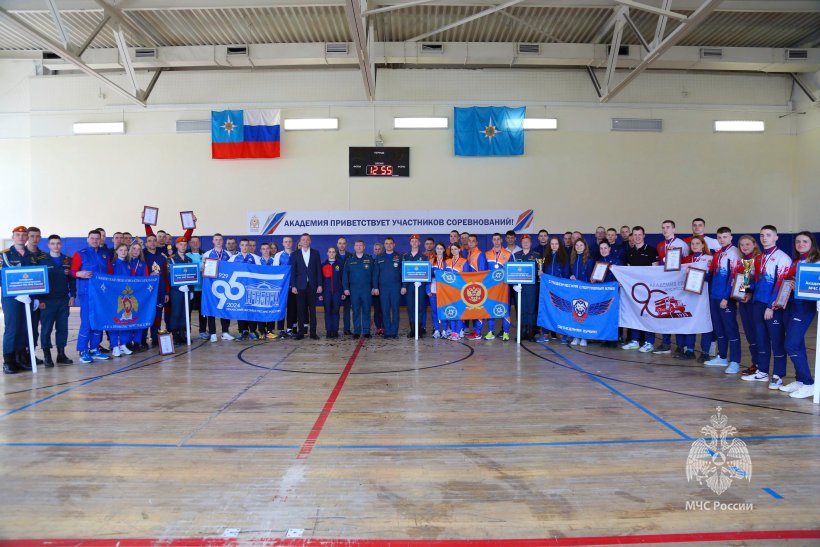 Сборная Академии по плаванию стала победителем первенства МЧС России