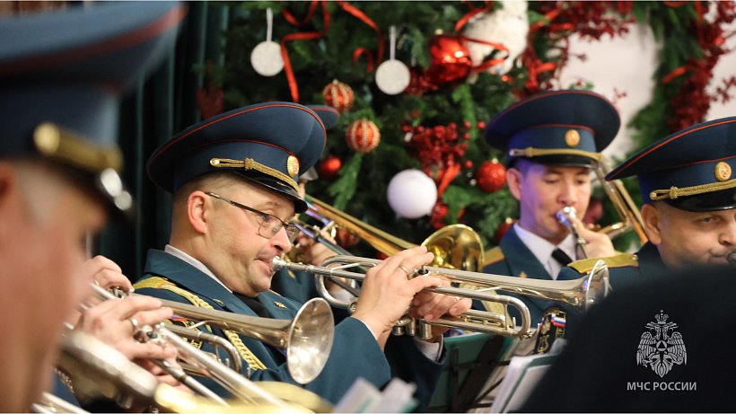 В МЧС России прошел ряд мероприятий, посвященных Дню спасателя