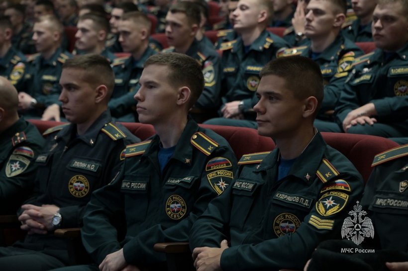 Курсанты Академии встретились с советником Главы МЧС России Даниилом Мартыновым