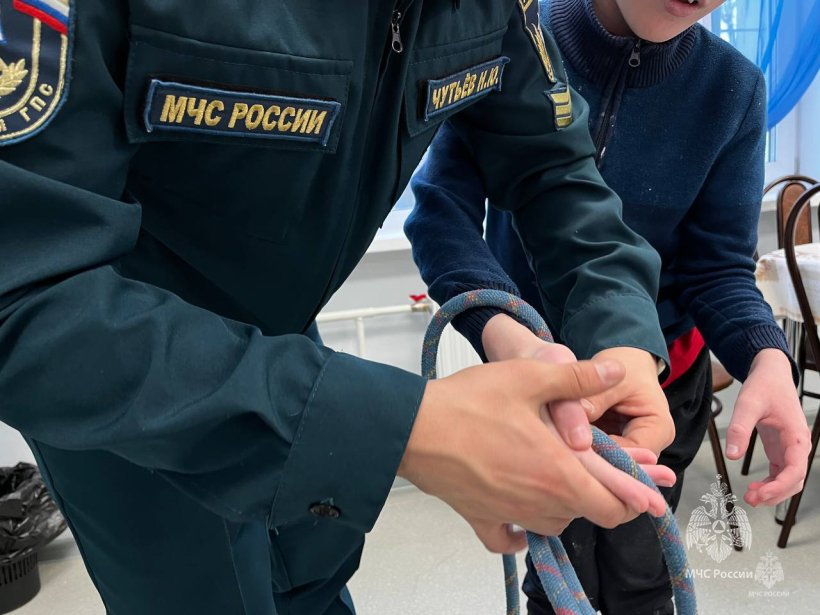 Обучающиеся Академии напомнили детям с ограниченными возможностями правила безопасного поведения