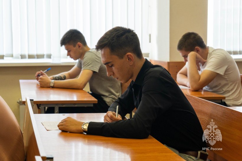 В Академии продолжаются вступительные испытания для абитуриентов, поступающих на базе среднего профессионального образования