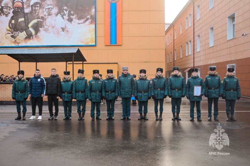 На плацу Академии состоялось построение переменного и постоянного состава