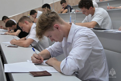 Абитуриенты сдали вступительный экзамен по математике