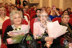 Александр Куренков наградил женщин-ветеранов МЧС России в преддверии 8 Марта