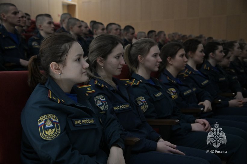 Личный состав Академии ГПС МЧС России познакомился с картиной «Повелитель ветра» режиссёра Игоря Волошина