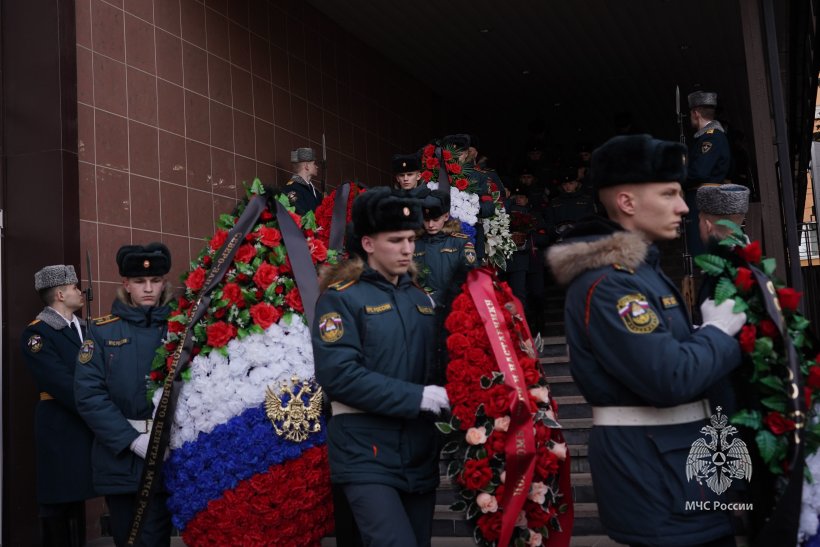 Личный состав МЧС России простился с Алексеем Федосеевым 