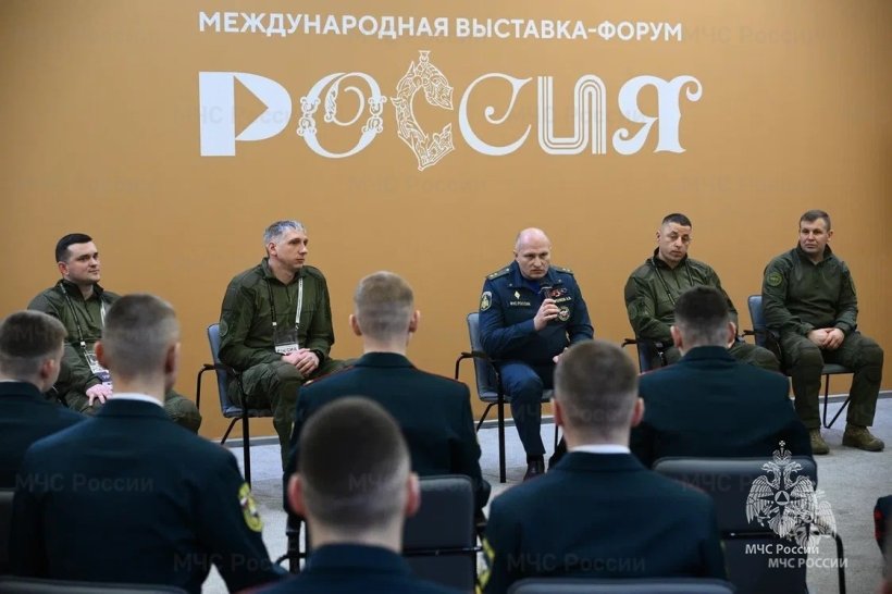 Глава МЧС России Александр Куренков и представители Академии приняли участие в Международной выставке-форуме «Россия» 