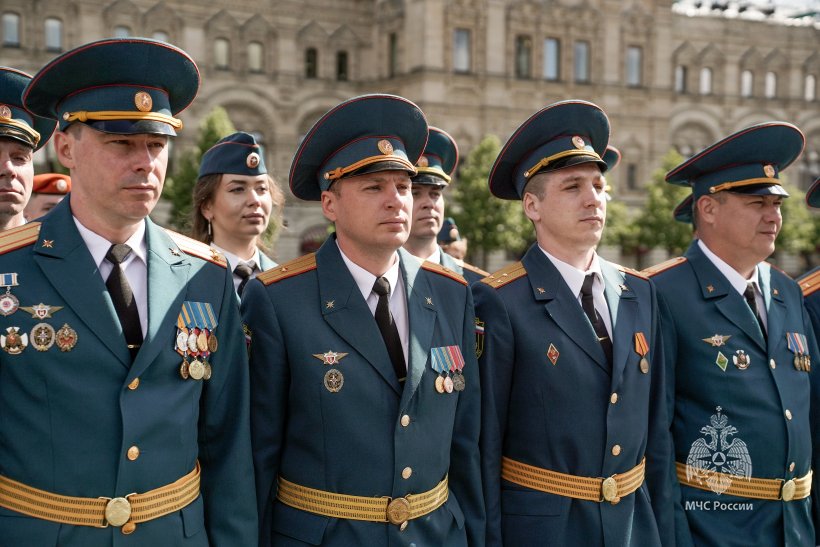 На Красной площади вручили дипломы молодым специалистам Академии