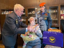 Личный состав Академии поздравил ветеранов с Днем Победы