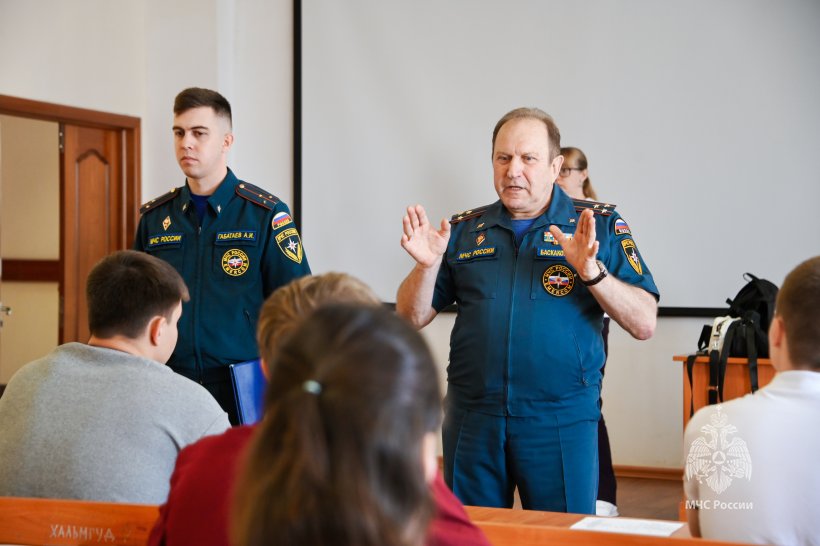 Абитуриенты сдали вступительный экзамен по математике