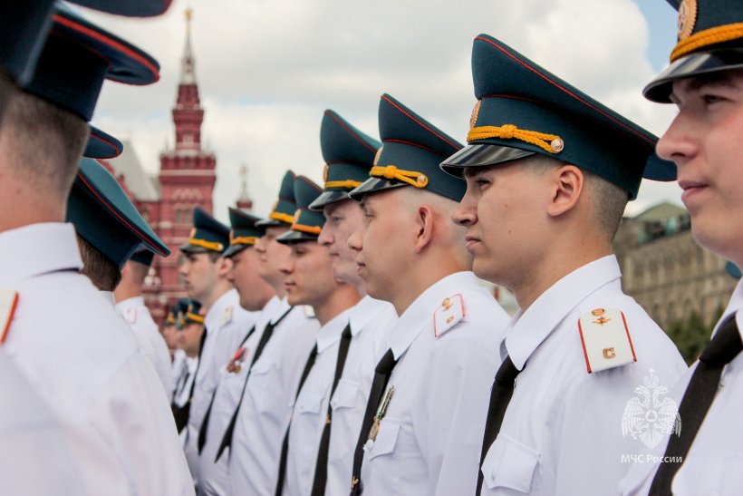 На Красной площади вручили дипломы молодым специалистам Академии