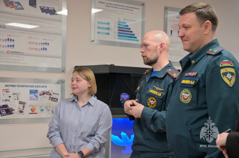 Правнучка маршала Жукова встретилась с обучающимся вузов МЧС России 