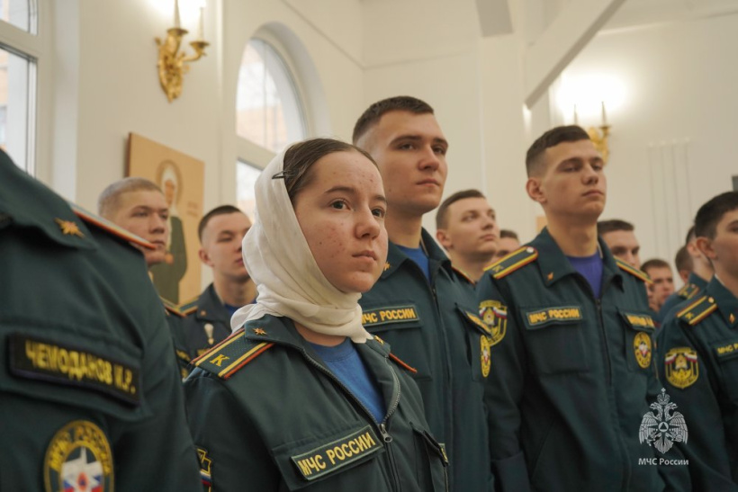 Божественная литургия в храме великомученика Георгия Победоносца при Академии ГПС МЧС России 