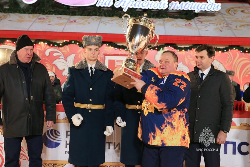 Спасатели МЧС России и МЧС Беларуси встретились на льду