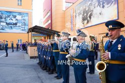 Личный состав вуза проводил поисковый отряд Академии на весеннюю Вахту Памяти