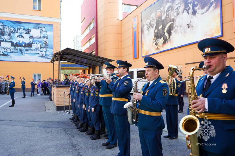 Личный состав вуза проводил поисковый отряд Академии на весеннюю Вахту Памяти