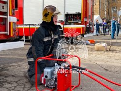 Будущие спасатели приняли участие в соревнованиях на звание «Лучшая команда МЧС России по проведению аварийно-спасательных работ» 